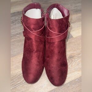 Bamboo Maroon Block Heel Closed Toe Zip Up Ankle Shaft Size 10 Suede